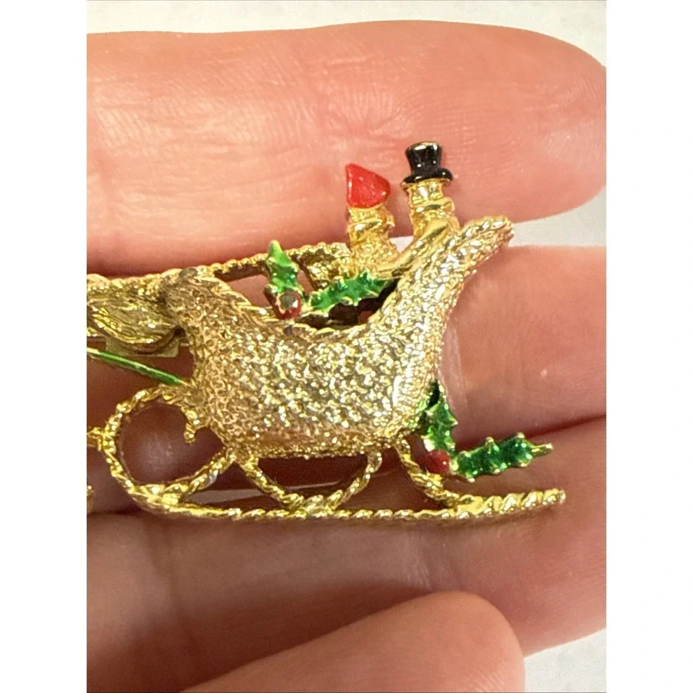 Vintage Gerry's Christmas Gold tone‎ Horse Santa Sleigh Holiday Brooch Pin